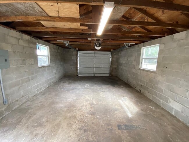 Building Photo - 38415 9th Ave