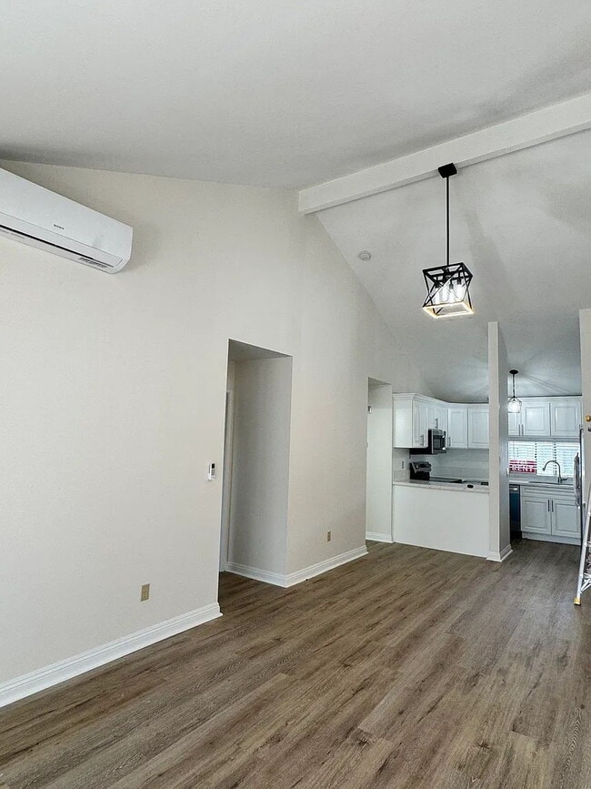 Building Photo - "Charming 1-Bedroom Retreat in Naperville - Perfect for Comfortable Living!"