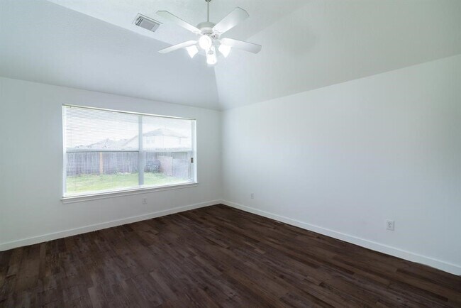 Building Photo - 2707 Troy Dr