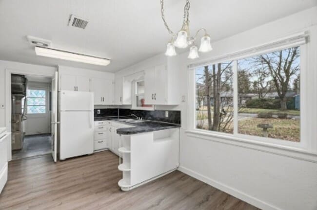 Building Photo - 1307 E Thurston Ave