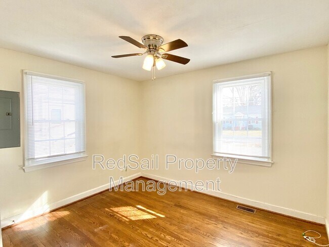 Building Photo - 619 Brewer St