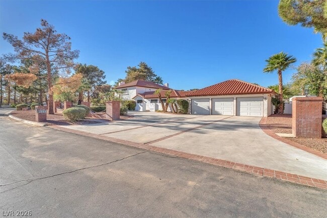 Building Photo - 2868 Vista Del Sol Ave