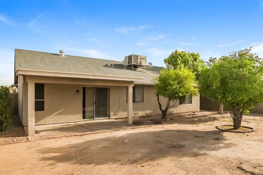 Building Photo - 8556 W Ocotillo Rd