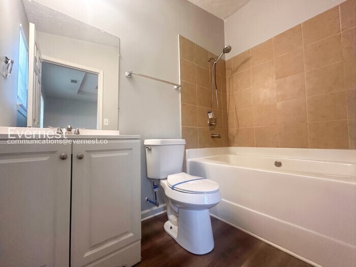 Building Photo - 2132 Briar Glen Ln SW