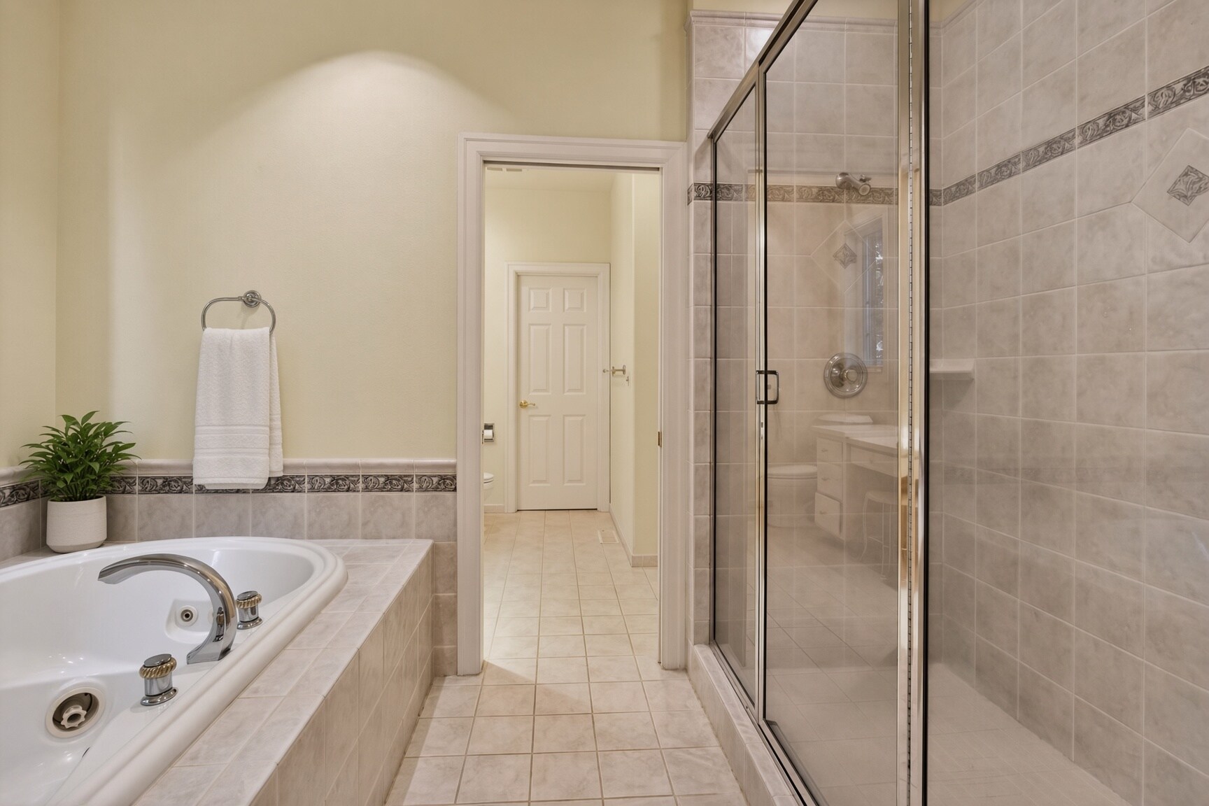 Primary spa and shower - 1645 SE Oak Shore Ln