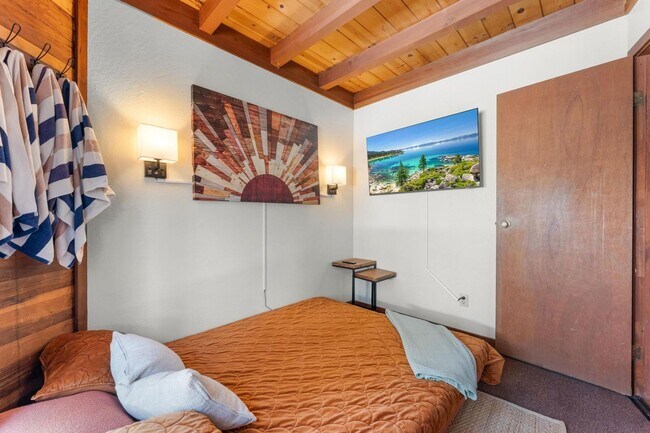 Building Photo - SKI LEASE: Hot Tub, Pet Friendly, Wood Stove