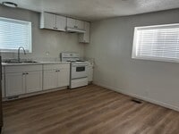 Building Photo - 3909 Benview Ave