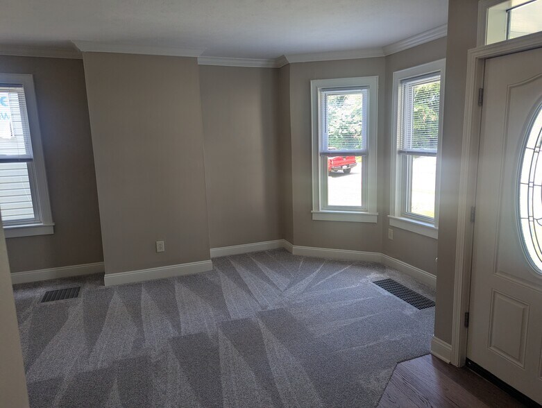 Living Room - 321 Howard St