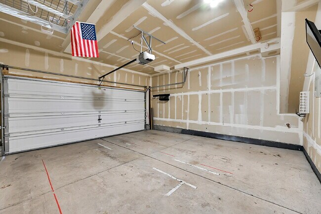 Building Photo - $2,350.00, 3 bed, 2.5 bath located in Colo...