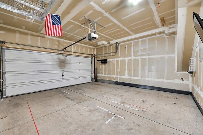 Building Photo - $2,550.00, 3 bed, 2.5 bath located in Colo...