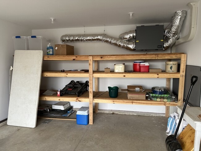 Building Photo - 8102 N Scheider Rd