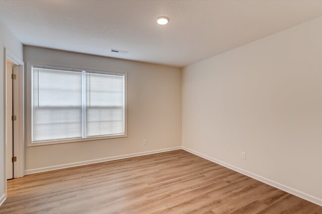 Building Photo - 2805 Cruze Dr