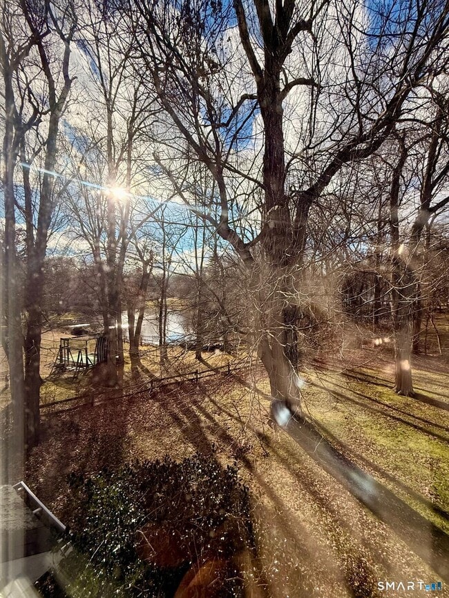 Building Photo - 12 Belaire Dr