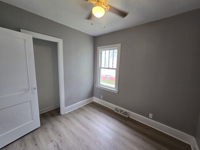 Building Photo - 512 Maynard Ave