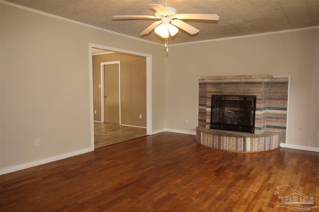 Building Photo - 4639 Santa Rosa Dr