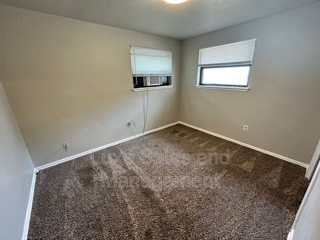 Building Photo - 700 Crosby Blvd