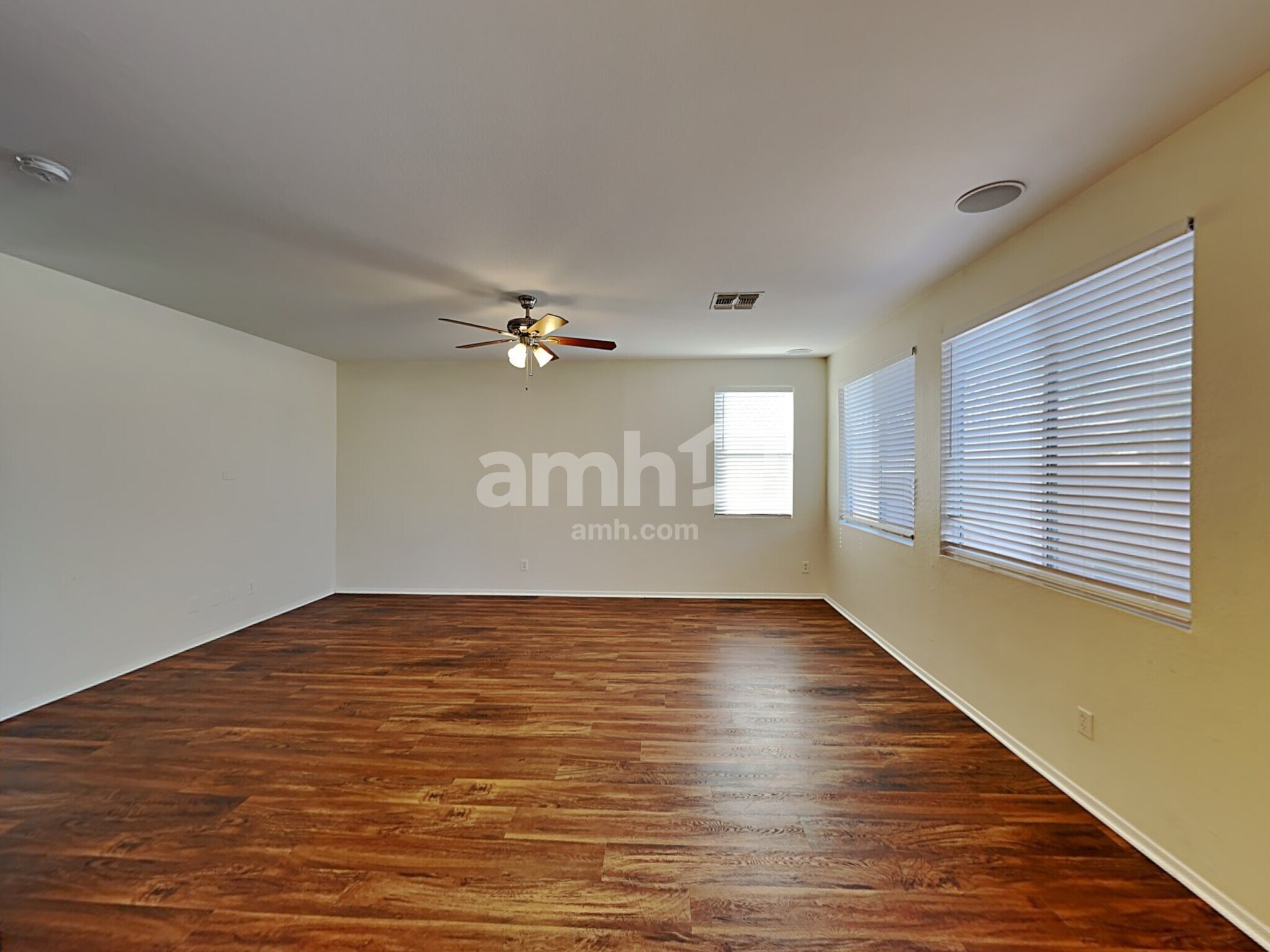 Building Photo - 9742 E Knowles Ave