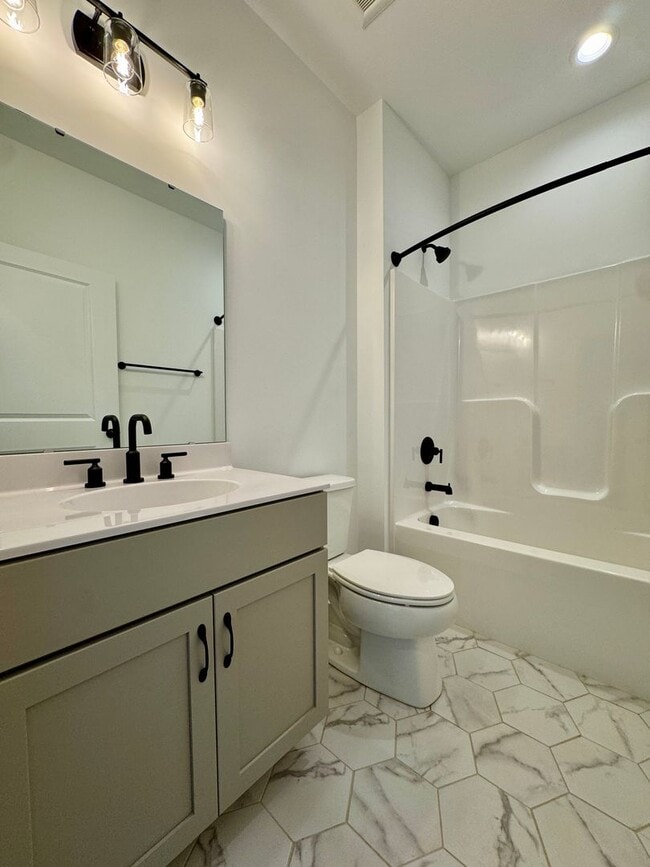 Building Photo - Newly Built End-Unit Townhome in Blacksburg - SHORT-TERM lease