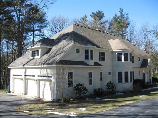 Building Photo - 41 Carriage Way