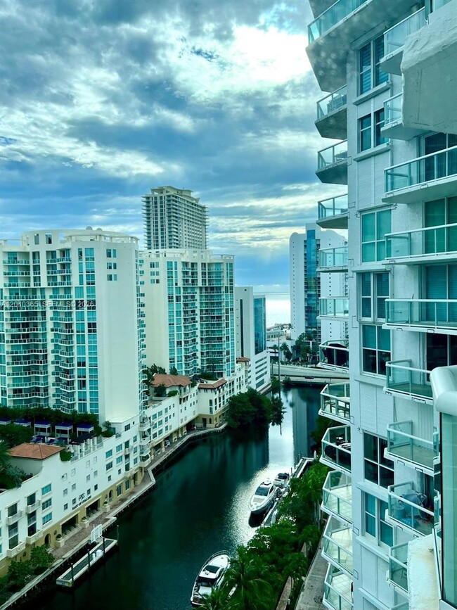 Building Photo - 16500 Collins Ave
