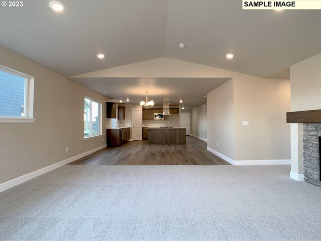 Building Photo - A Must see Hermiston Home!!