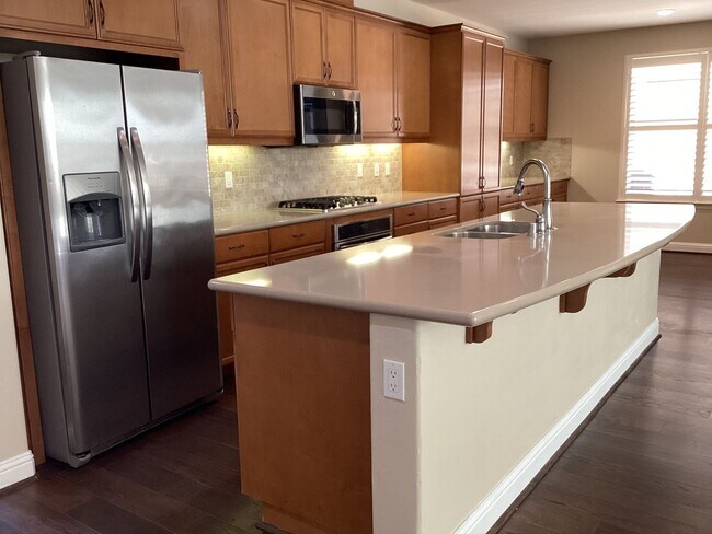 Building Photo - Beautiful Newer Rice Ranch Single Story Ho...