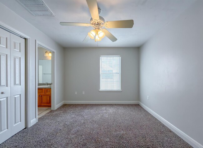 Building Photo - 3289 Sawtooth Dr