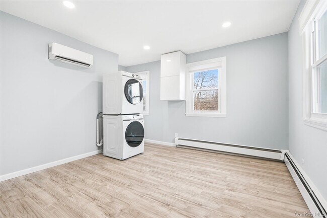 Building Photo - 78 Maple Ave