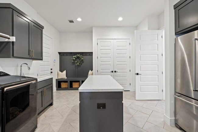 Building Photo - 802 Geiger Path