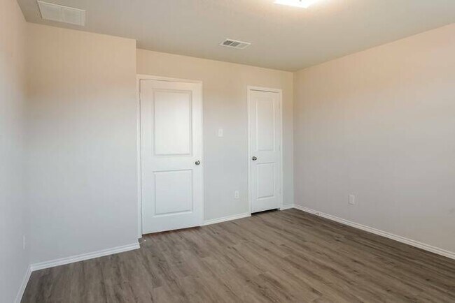 Building Photo - 3909 Job Dr