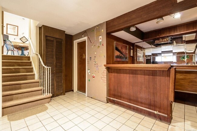 Building Photo - 17 Merillon Ave