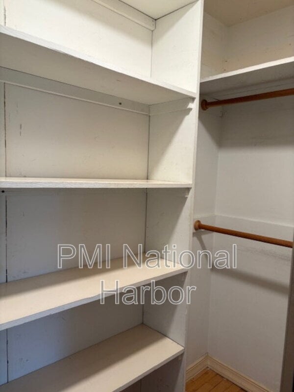 Building Photo - 611 Rosemere Ave