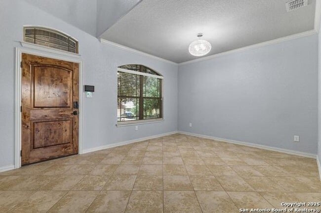 Building Photo - Move In Ready - Stunning 4 bd/2.5 Located ...