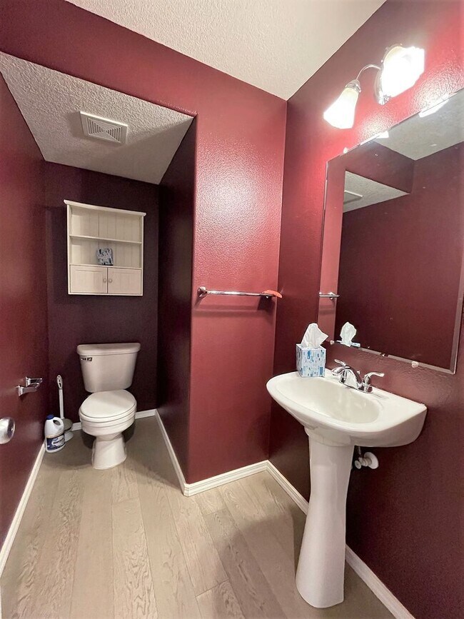 Building Photo - 16873 NW Oak Creek Dr