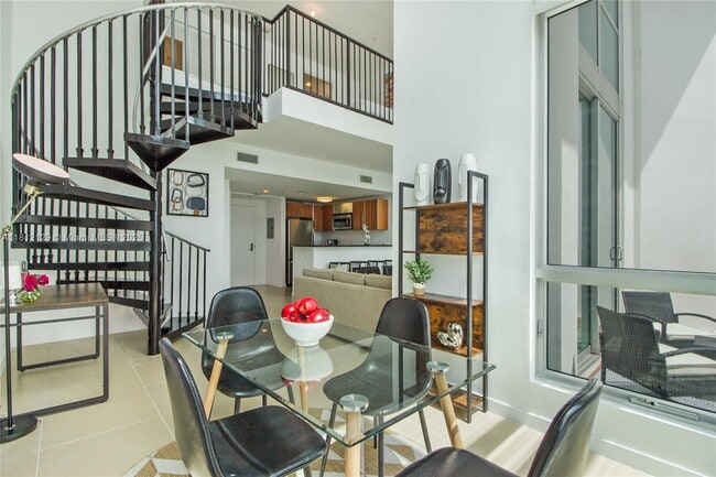 Building Photo - 300 S Biscayne Blvd