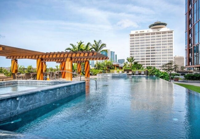 Building Photo - Lowest Priced 2-Bed Unit in ONE Ala Moana!!! PENTHOUSE 2 BED/2BATH with Ocean & Mountain Views!