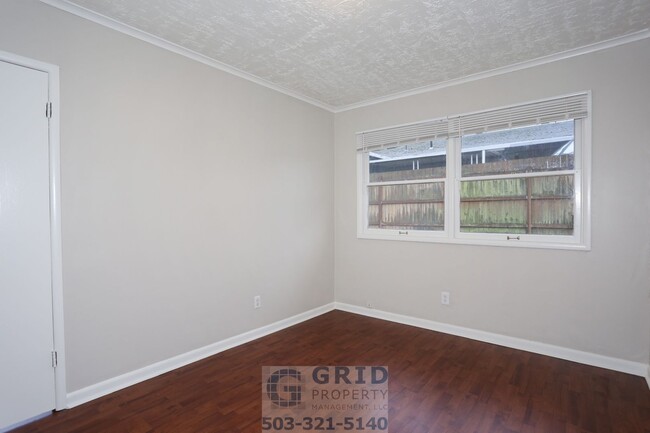 Building Photo - 1 Bedroom Bungalow Available in Inner Nort...