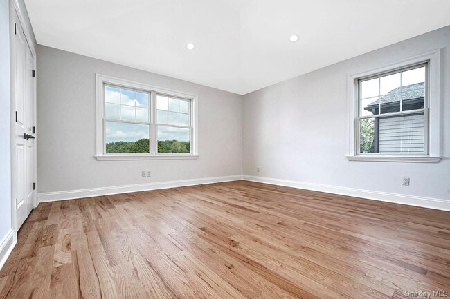 Building Photo - 113 Gainsborg Ave E