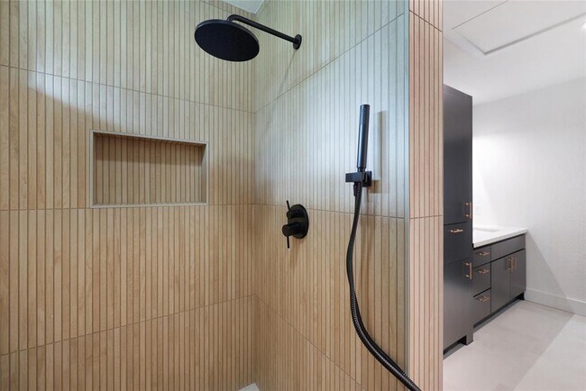 Building Photo - 5510 Harvest Oak Landing Dr