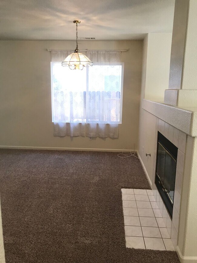 Building Photo - Spacious and Bright 3bed/2 bath Home in Davis