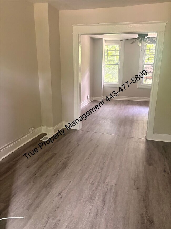 Building Photo - Spacious 3 Bedroom Home with Backyard & In-Unit Washer/Dryer