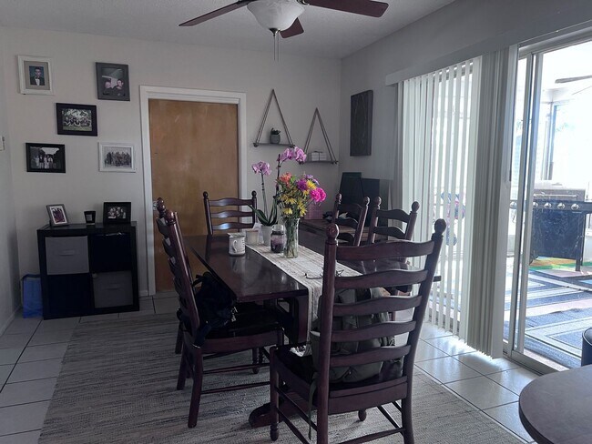 Building Photo - 2BR/2BA Pool Home in South Venice