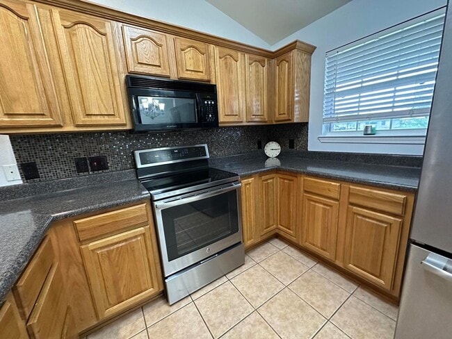 Building Photo - 5127 Stewart Dr