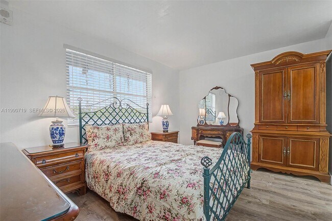 Building Photo - 2950 SW 3rd Ave