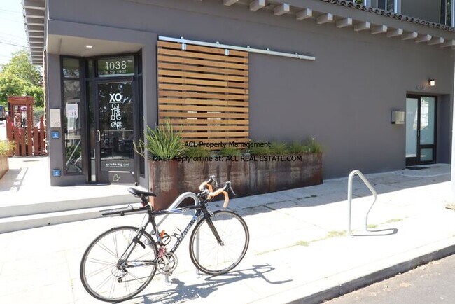 Building Photo - Nicely Located, Pet Friendly, Lake Merritt...