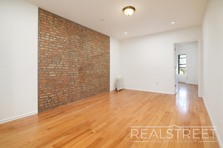 Building Photo - Spacious 2 BR in Heart of Park Slope