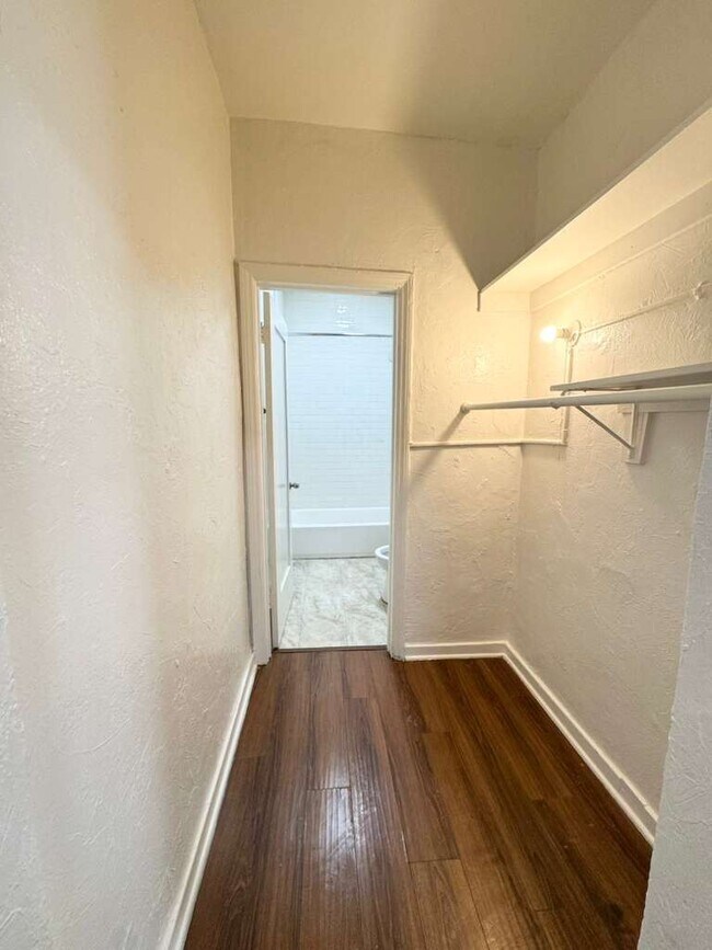 Building Photo - 1101 S Norton