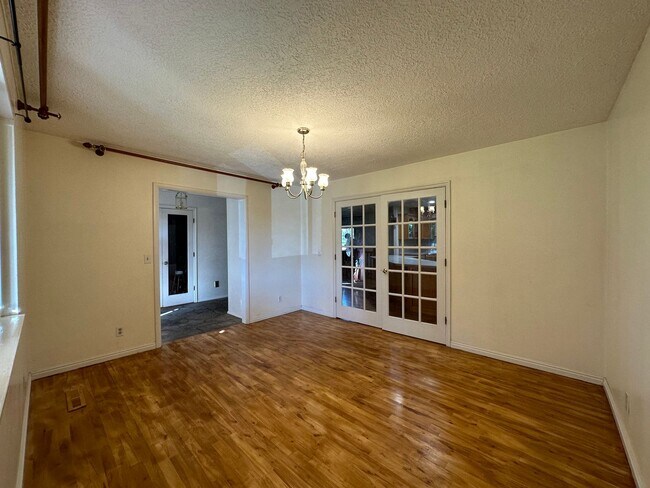 Building Photo - 4 bed 2.5 bath home in Rexburg with GAS AN...