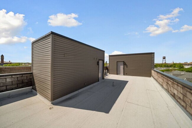 Building Photo - 2110 W Washington Blvd
