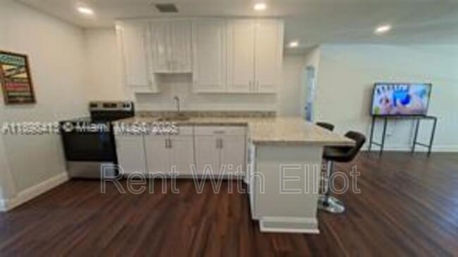 Building Photo - 2407 Scott St